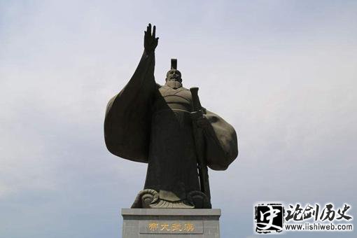 汉武帝进攻匈奴算是穷兵黩武么?晚年汉武帝犯了哪些错误? 汉武帝进攻匈奴算是穷兵黩武么?晚年汉武帝犯了哪些错误?