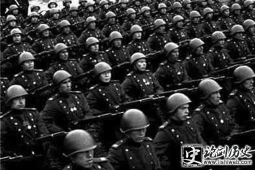 莫辛纳甘步枪为何又被称为是脚蹬枪? 莫辛纳甘步枪为何又被称为是脚蹬枪?