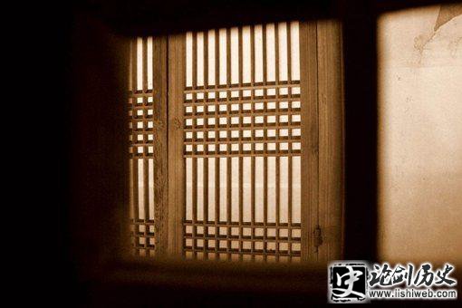 古代窗户是用什么做的?在发明纸以前都用什么糊窗户? 古代窗户是用什么做的?在发明纸以前都用什么糊窗户?