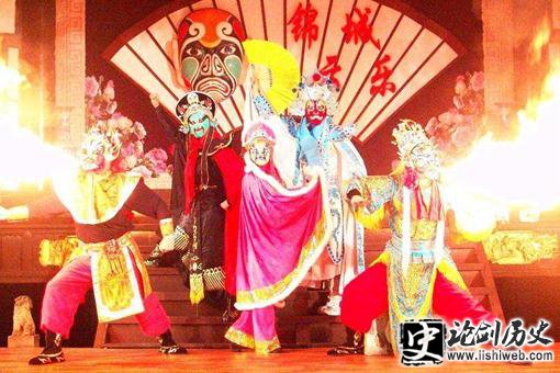川剧中的变脸和喷火的绝活是如何做到的? 川剧中的变脸和喷火的绝活是如何做到的?