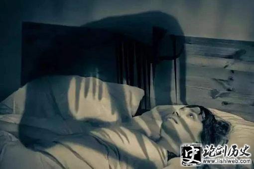 为何活人头朝西死人头朝北睡?头朝向的传统文化根据是什么? 为何活人头朝西死人头朝北睡?头朝向的传统文化根据是什么?