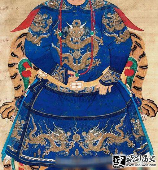 清朝官服的图案和挂链有什么讲究? 清朝官服的图案和挂链有什么讲究?