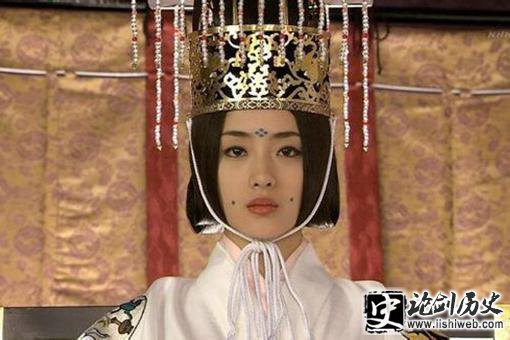 日本历史上有三位著名的女天皇,她们都是谁? 日本历史上有三位著名的女天皇,她们都是谁?