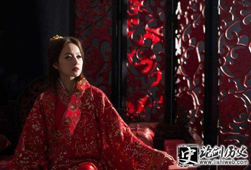 刘秀是如何收服流寇般的十万赤眉军的? 刘秀是如何收服流寇般的十万赤眉军的?