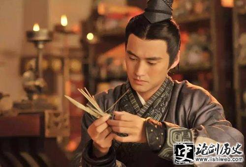 刘秀是如何收服流寇般的十万赤眉军的? 刘秀是如何收服流寇般的十万赤眉军的?
