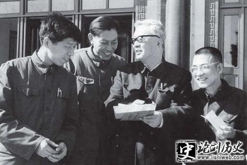 中国著名数学家华罗庚的故事有哪些? 中国著名数学家华罗庚的故事有哪些?