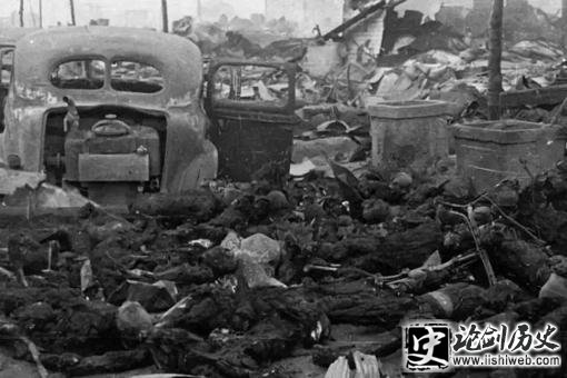 第一颗原子弹爆炸后,日本是出于什么原因而不愿意投降? 第一颗原子弹爆炸后,日本是出于什么原因而不愿意投降?