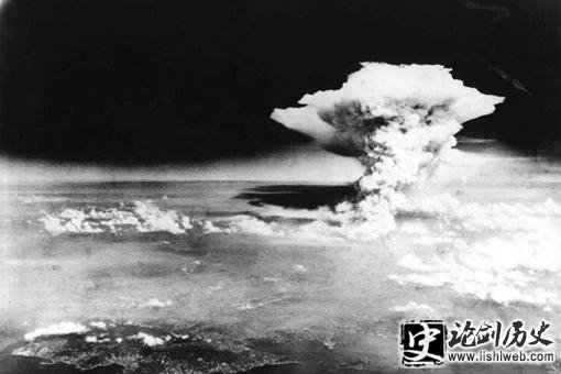 第一颗原子弹爆炸后,日本是出于什么原因而不愿意投降? 第一颗原子弹爆炸后,日本是出于什么原因而不愿意投降?