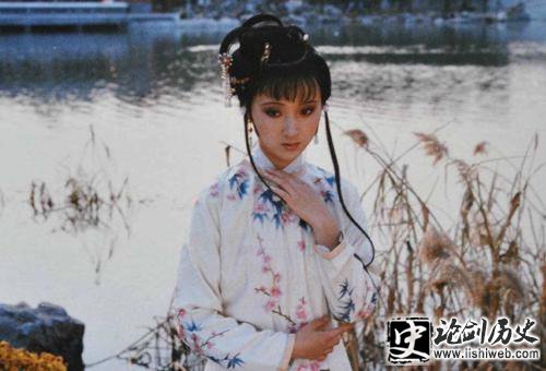 林黛玉为什么要葬花?林黛玉葬花的故事 林黛玉为什么要葬花?林黛玉葬花的故事