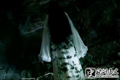 盗墓笔记中千年女粽子为何要向张起灵下跪?其中有何原因? 盗墓笔记中千年女粽子为何要向张起灵下跪?其中有何原因?