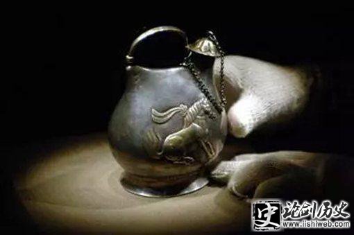 鎏金舞马衔杯银壶来历介绍 证明唐朝和契丹之间的文化交流 鎏金舞马衔杯银壶来历介绍 证明唐朝和契丹之间的文化交流