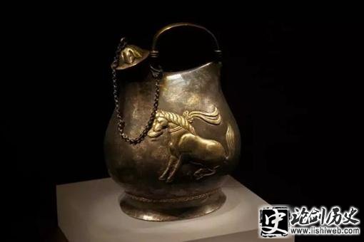 鎏金舞马衔杯银壶来历介绍 证明唐朝和契丹之间的文化交流 鎏金舞马衔杯银壶来历介绍 证明唐朝和契丹之间的文化交流