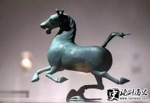 马踏飞燕为什么没有正面照?马踏飞燕正面长什么样? 马踏飞燕为什么没有正面照?马踏飞燕正面长什么样?