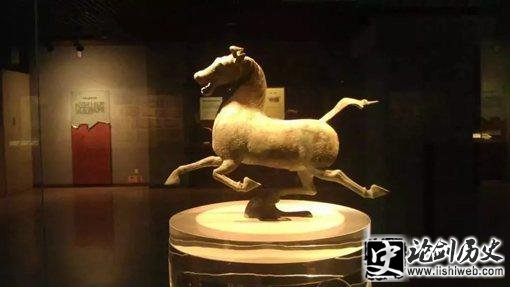 马踏飞燕为什么没有正面照?马踏飞燕正面长什么样? 马踏飞燕为什么没有正面照?马踏飞燕正面长什么样?