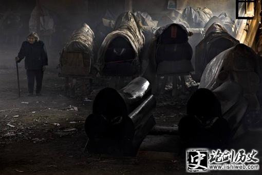 棺材是谁发明创造的?人去世了为什么要放在棺材里面? 棺材是谁发明创造的?人去世了为什么要放在棺材里面?