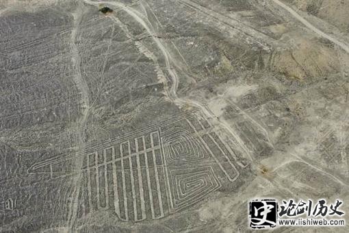 撒哈拉沙漠岩画究竟是谁绘制的?难道真的是外星人吗? 撒哈拉沙漠岩画究竟是谁绘制的?难道真的是外星人吗?