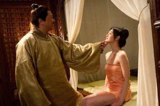 古代男主与小妾行房为何正妻要在一旁 古代男主与小妾行房为何正妻要在一旁