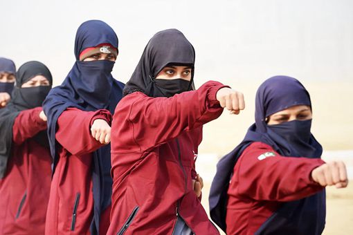 阿富汗塔利班为何要求女人必须戴头巾 阿富汗塔利班为何要求女人必须戴头巾