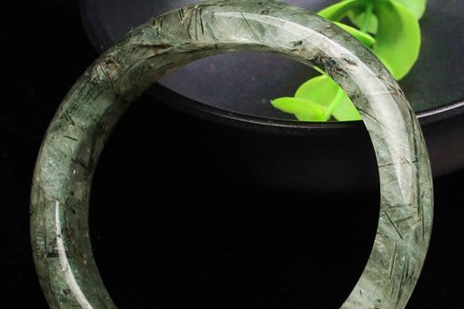 绿发晶招财是真的吗?绿发晶什么人不能戴? 绿发晶招财是真的吗?绿发晶什么人不能戴?